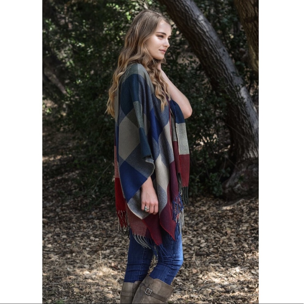 🍁1 DAY SALE🍁Ruana Poncho Wrap w/ Tassel Trim - Picture 2 of 5